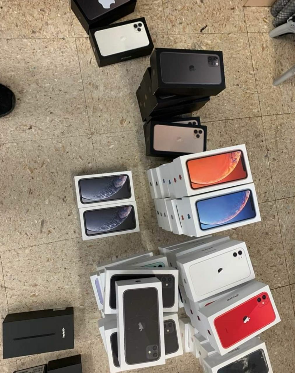 MIX IPHONE PALLETS - Pallets Liquidation