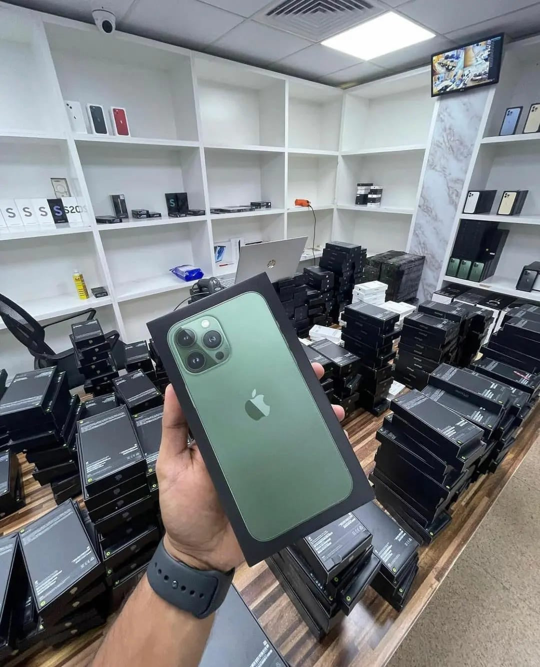 IPhone 13 pro max pallet